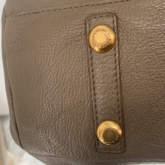 Marc Jacobs Brown Pebbled Leather Slouchy Two-Way convertible Bag - Picture 16 of 16